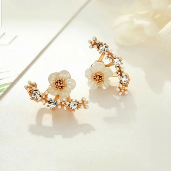 *Cynthia* Flower Stone Earrings - Picture 4 of 4